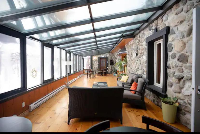 Condo Hotel Au Pied Du Mont Orford Экстерьер фото
