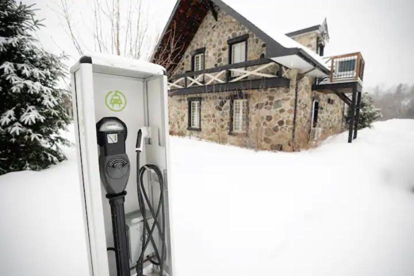 Condo Hotel Au Pied Du Mont Orford Экстерьер фото