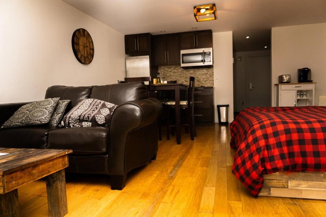 Condo Hotel Au Pied Du Mont Orford Экстерьер фото